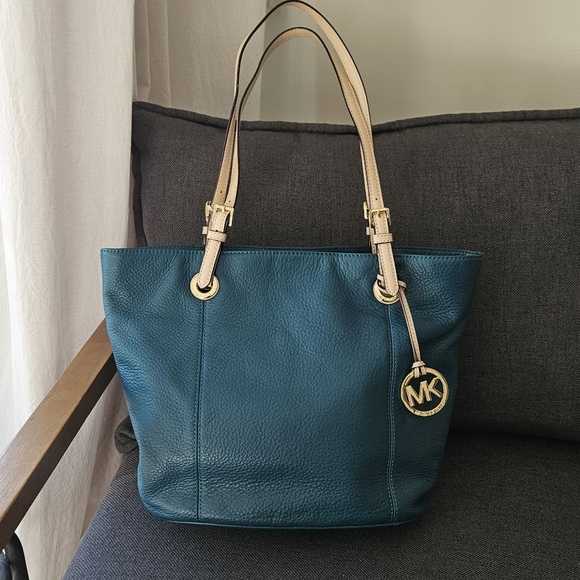 Michael Kors Women Jet Set in Teal Leather Zip Tote Bag with Logo Charm - Picture 6 of 14